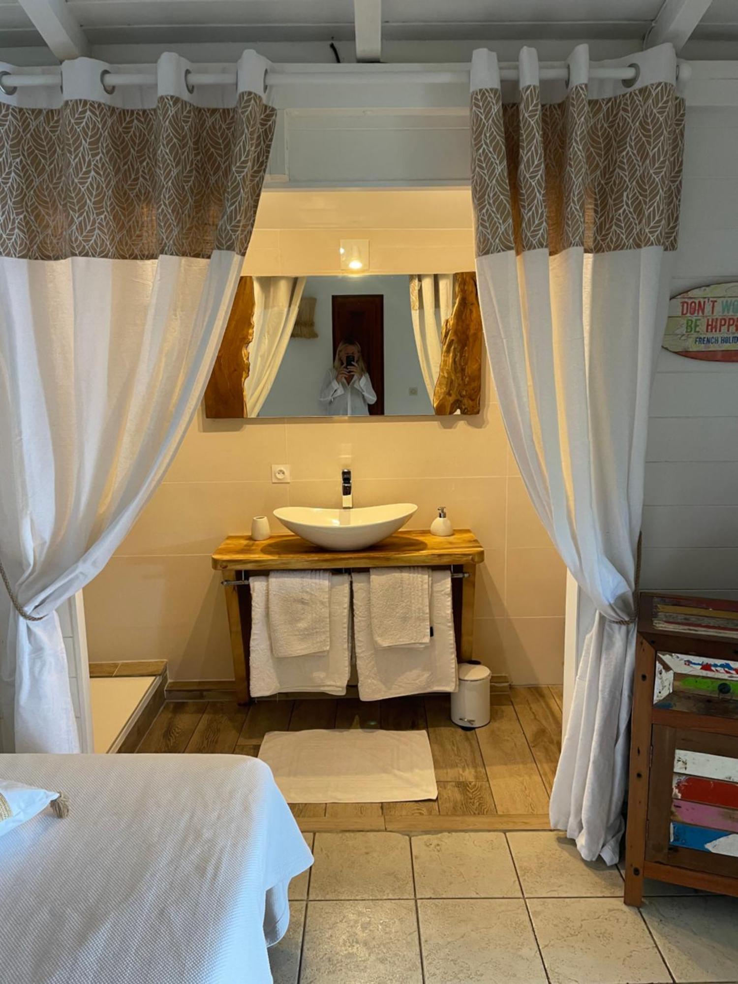 Villa Pelican Lodge เดเอ ภายนอก รูปภาพ